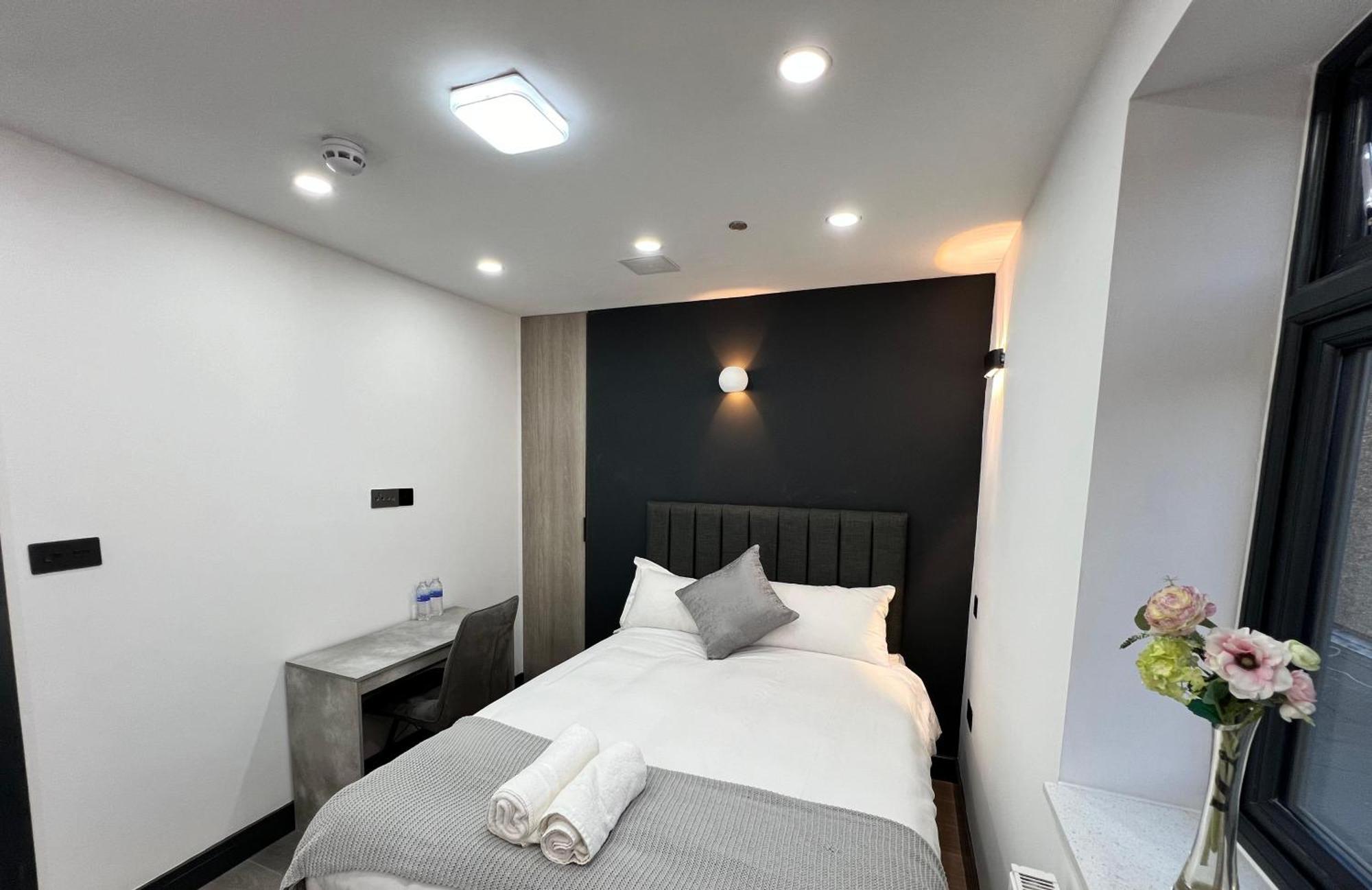 Ashford  Thandi House Heathrow Airport מראה חיצוני תמונה