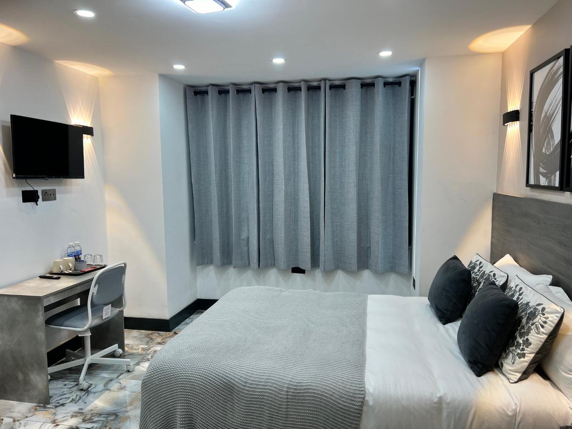 Ashford  Thandi House Heathrow Airport מראה חיצוני תמונה