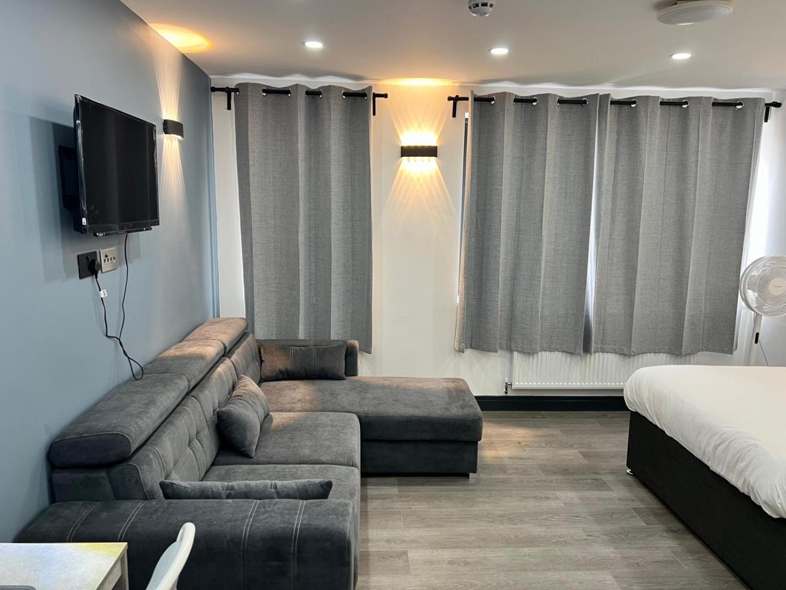 Ashford  Thandi House Heathrow Airport מראה חיצוני תמונה