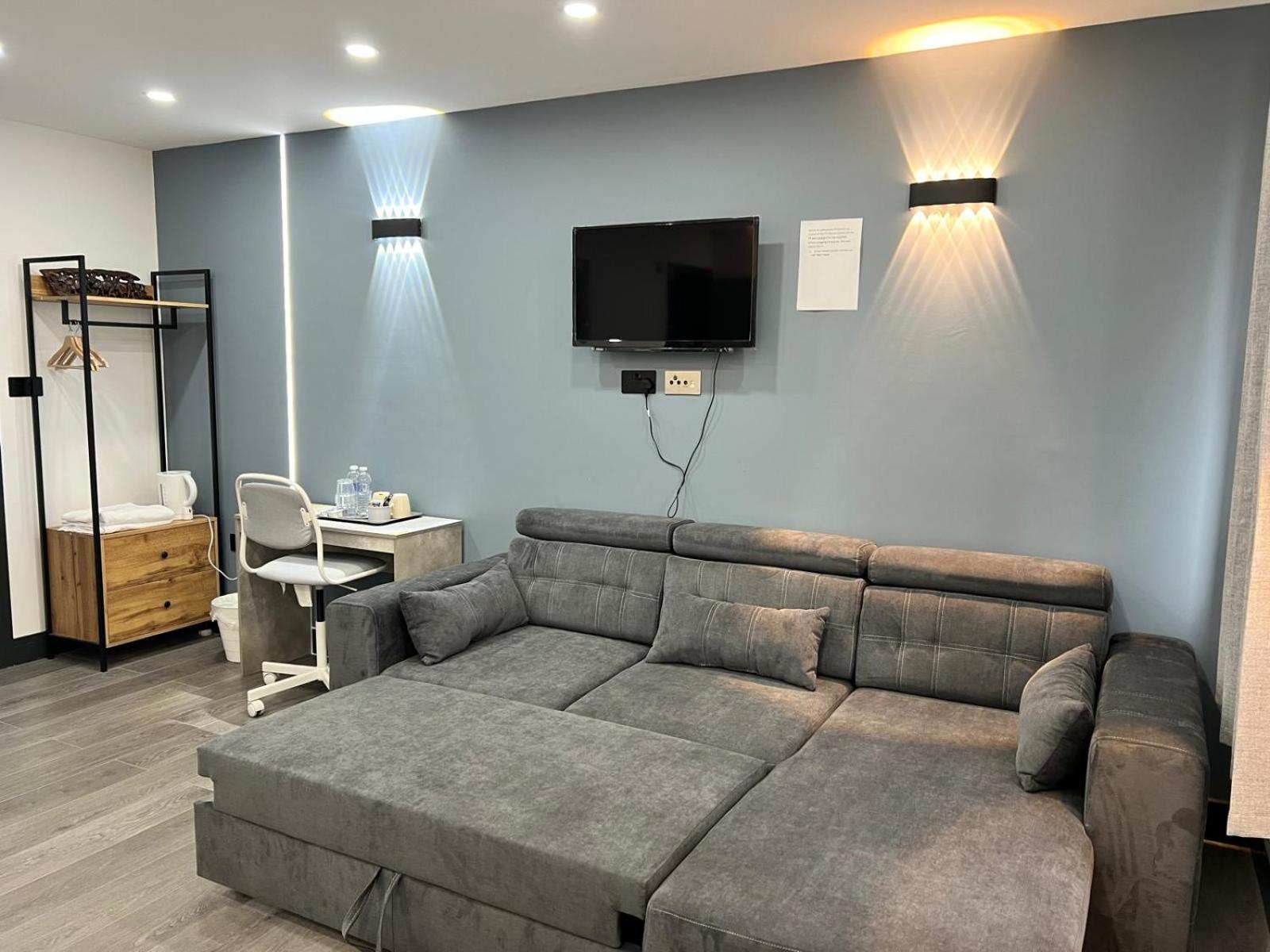 Ashford  Thandi House Heathrow Airport מראה חיצוני תמונה